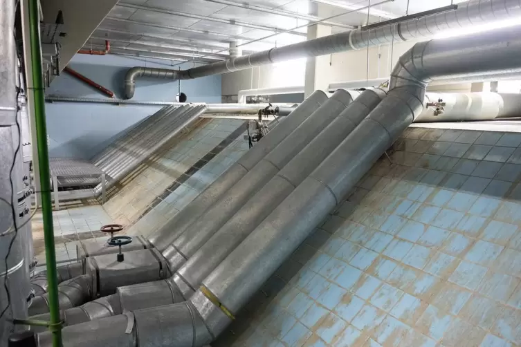 In den Katakomben des Badeparks: Wo einst im alten Bad der &Uuml;bergang vom Nichtschwimmer- zum Schwimmerbereich war, verlaufen jetz