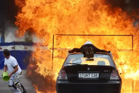 Flammend: Eine Show der Autoartisten-Familie Kübler in Pirmasens im Jahr 2019.