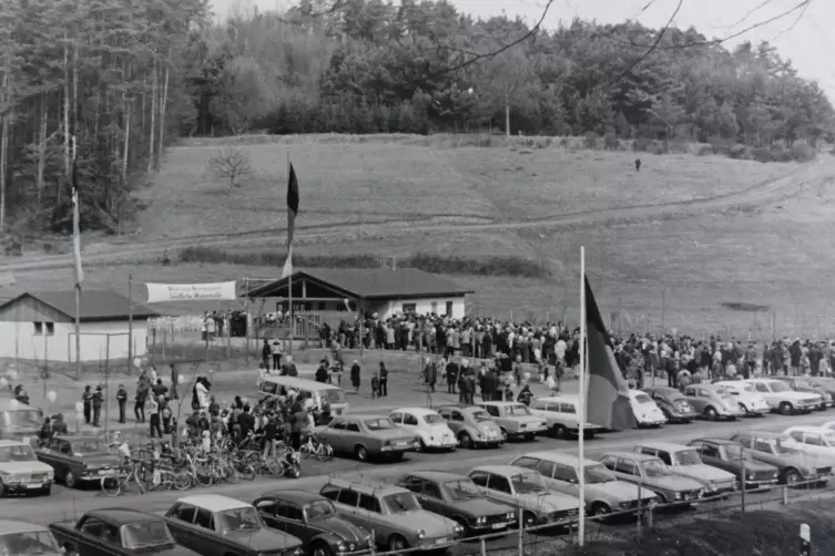 Volles Haus bei der Eröffnung des Wildparks 1973. 