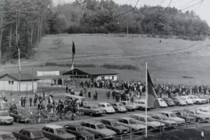 Volles Haus bei der Eröffnung des Wildparks 1973. Volles Haus bei der Eröffnung des Wildparks 1973.