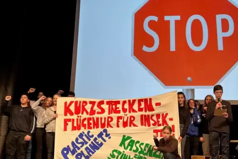 Klare Aussage beim Theaterstück der Carl-Benz-Gesamtschule Wörth.