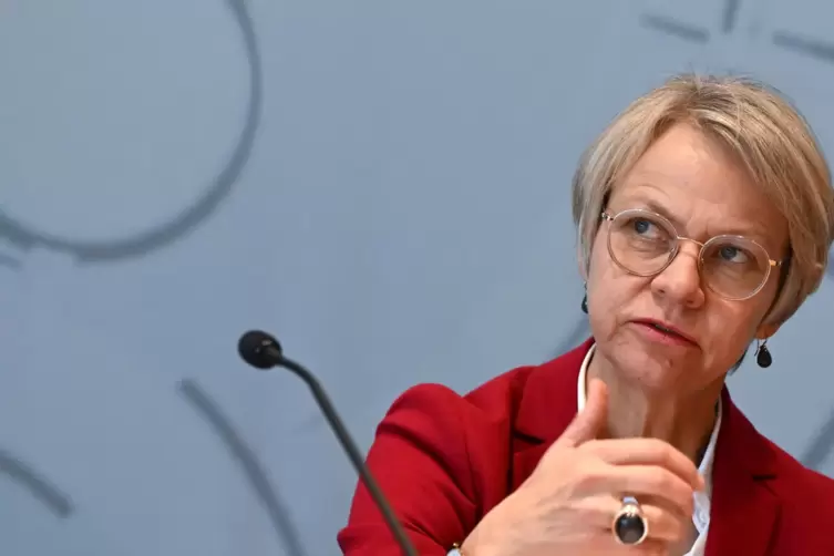 Steht nach der Abi-Panne in der Kritik: NRW-Schulministerin Dorothee Feller (CDU). 