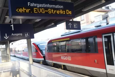 Am 10. Dezember 2018 streikte die EVG vier Stunden lang bis 9 Uhr. Danach lief der Verkehr nach und nach wieder an, es gab aber 