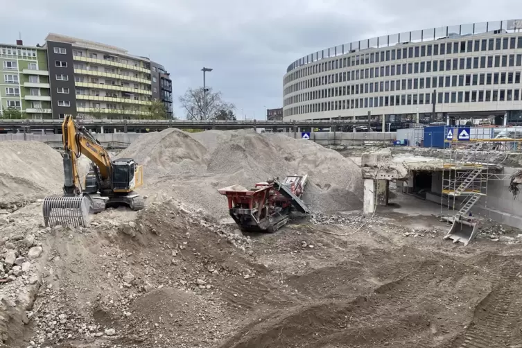 Bis Fr&uuml;hsommer 2022 wurde der Tiefbunker abgerissen. 