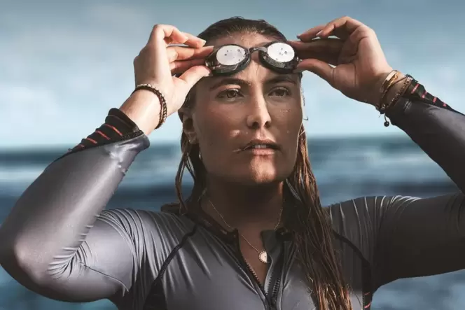 Nathalie Pohl: Im Training darf sie Neoprenanzug tragen, wenn sie die Meereskanäle durchschwimmt nicht. Da herrschen aber manchm
