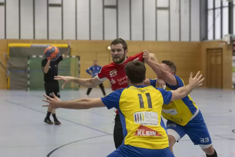 Verbringt auch sein 35. Lebensjahr in einem Zweibrücker Team. Moritz Baumgart (rotes Trikot). 
