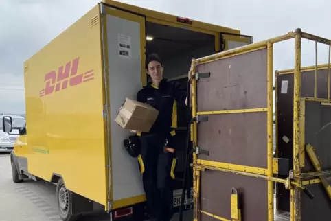 Will nur noch das Gigabox-Modell des Streetscooters mit Rechtslenker fahren: Postzustellerin Stephanie Hoyn.