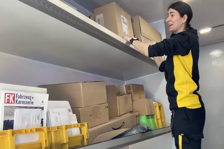 Im Streetscooter Gigabox kann man in den Laderaum einsteigen. Das Vorg&auml;ngermodell ist flacher, daf&uuml;r kann man den Laderaum von m