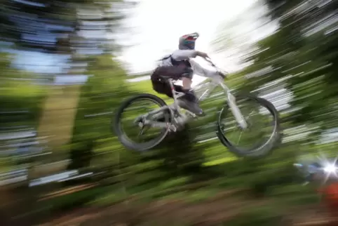 Beliebter Freizeitspaß bei Jugendlichen: Mountainbike-Fahren.