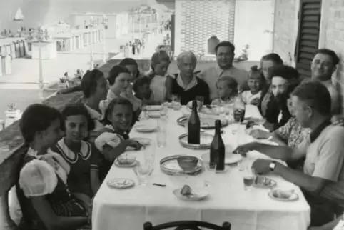 Einst war Italien das Land der Großfamilien, hier ein Bild aus den 1950er-Jahren aus Ostia.
