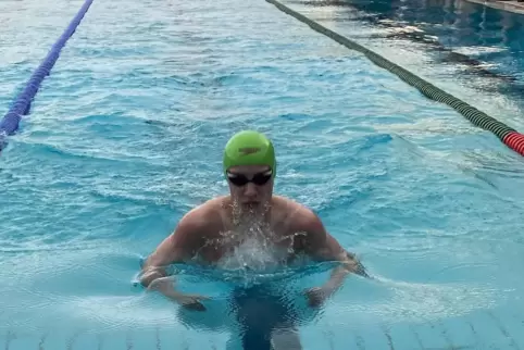 Ole Kärcher im Finale über 100 Meter Brust: Der Neustadter schwimmt eine Bestzeit.