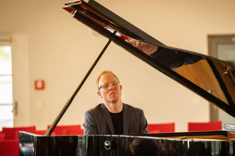 Wie facettenreich Klaviermusik klingen kann, zeigte Sebastian Voltz im Wintergarten der Festhalle. Der Saarbrücker Komponist ist
