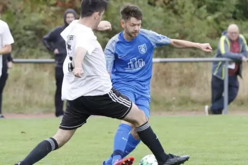 Ramsteins Spielertrainer Jonas Jung (rechts) ging beim Sieg gegen Eppenbrunn voran. 