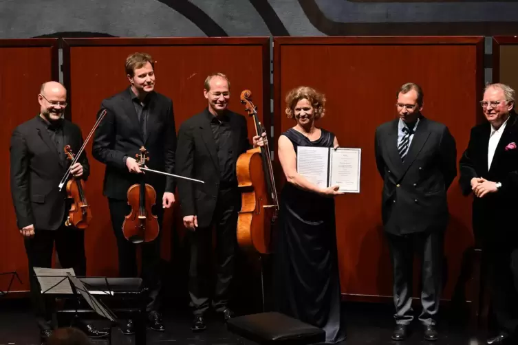 Bei der Preisübergabe: das Quartett mit Sebastian Schmidt, Andreas Willwohl, Bernhard und Nanette Schmidt, Oliver Roland und Wal