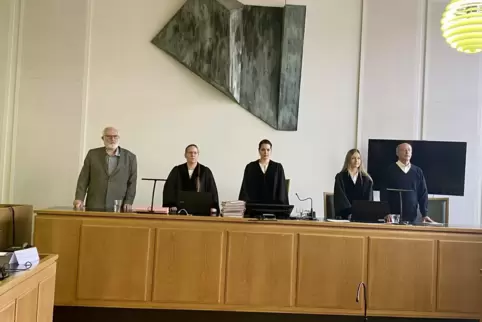 Richterin Mirtha Hütt (Mitte) führt den Mammutprozess souverän.