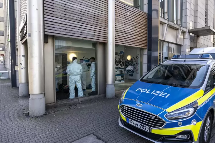 Bei dem Angriff auf Fitnessstudio in Duisburg wurden vier Menschen schwer verletzt. 