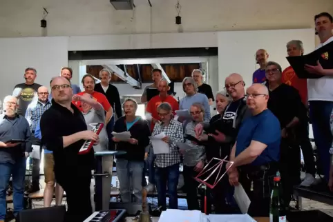 Am vergangenen Wochenende haben die Sänger des Männerchors unter Leitung von Walter Zipp in der Schreinerfarm für ihren Liederab