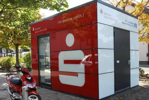 VR Bank und Sparkasse arbeiten bei der Infrastruktur schon länger zusammen, etwa beim Pavillon in Insheim.