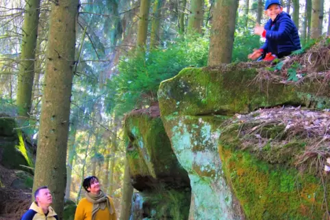 Die Tour ist keineswegs nur was für geübte Wanderer. Auch Kinder können die Abschnitte wie den Felsenpfad bewältigen.