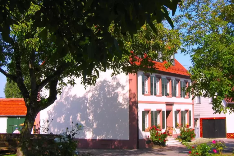 Sehenswert: die Schmitshausener Sonnenbergstra&szlig;e. 