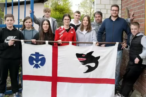 Inmitten einer Gruppe der Otterstadter Pfadfinder: Timm Hornig (Zweiter von rechts).