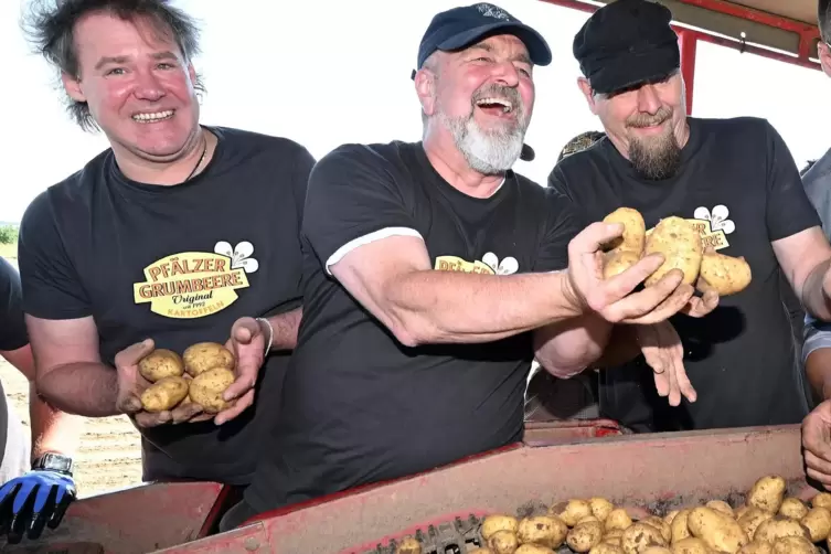 Kann man jetzt kaufen: Die T-Shirts, die (von links) Roman Nagel, Thomas „Edsel“ Merz und Stefan „Steppes“ Brod tragen.