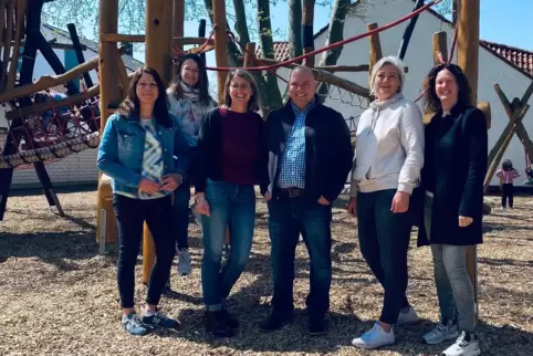 Der neu gewählte Vorstand des Fördervereins (von links): Angela Sole, Sandra Drescher, Ilka Sattler, Daniel König, Nadine Wolf u Der neu gewählte Vorstand des Fördervereins (von links): Angela Sole, Sandra Drescher, Ilka Sattler, Daniel König, Nadine Wolf u