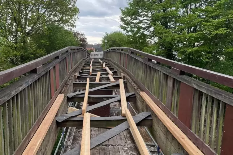 Marode Brücke in Lingenfeld: Die Arbeiten dauern voraussichtlich noch rund drei Wochen.