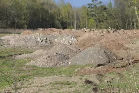 2000 Tonnen Schutt wurden auf dem Bahngelände abgeladen.