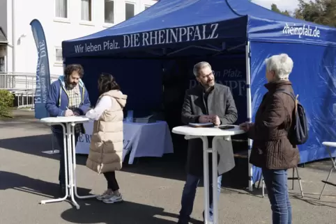 Benjamin Ginkel (links) und Christian Clemens im Gespräch mit RHEINPFALZ-Leserinnen.