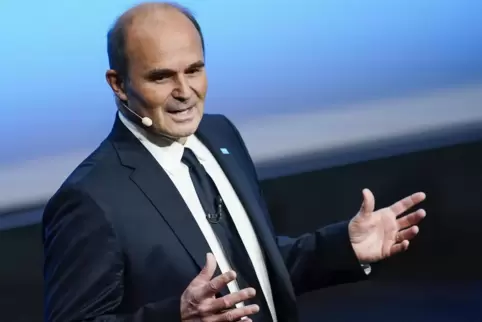 Ludwigshafen solle der Vorzeigestandort einer klimaneutralen Chemieproduktion in Europa werden, sagte am Donnerstag BASF-Chef Ma