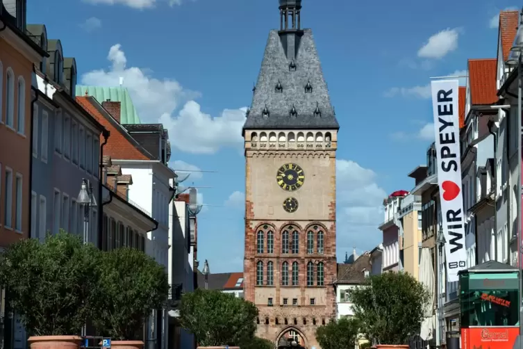 Hier beginnt die Tour: Der Stadturm Altpörtel in Speyer.