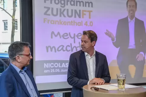 Moderator Torsten Kirchmann (links) liefert Stichworte, Kandidat Nicolas Meyer antwortet: So wurden die zentralen Botschaften de Moderator Torsten Kirchmann (links) liefert Stichworte, Kandidat Nicolas Meyer antwortet: So wurden die zentralen Botschaften de