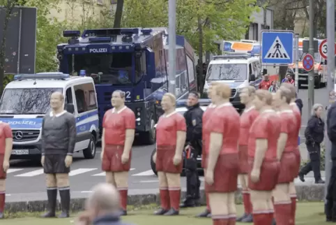 War in Kaiserslautern bei Fußballspielen noch nicht aktiv im Einsatz: ein Wasserwerfer. Doch Polizeiführer Ralf Klein sagt: „Wen