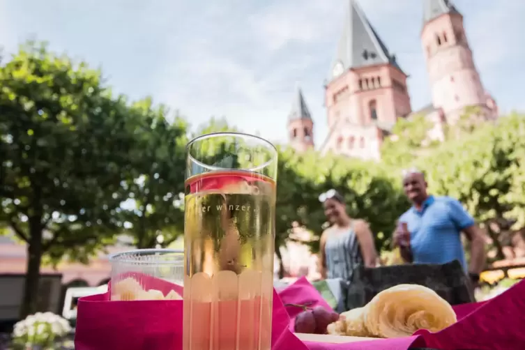 Marktfr&uuml;hst&uuml;ck in Mainz. 