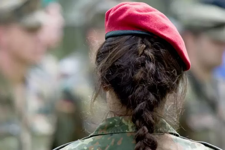 Unser Archivfoto zeigt eine Soldatin bei der Bundeswehr.