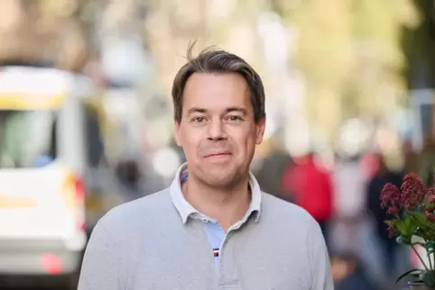Mitten im Leben: So sieht sich OB-Kandidat Nicolas Meyer derzeit selbst – und hat sich deshalb für seine Wahlkampagne in der bel Mitten im Leben: So sieht sich OB-Kandidat Nicolas Meyer derzeit selbst – und hat sich deshalb für seine Wahlkampagne in der bel