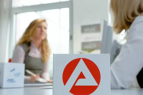 Der Jobcenter-Experte ermuntert Arbeitgeber und Arbeitslose, sich beraten zu lassen. Dann könne man gemeinsam klären, welche Pro