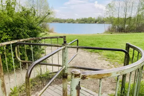Den Nachtweideweiher am Kleinerweg zu schließen, wäre für die Gemeinde eine Möglichkeit, Kosten zu sparen. 