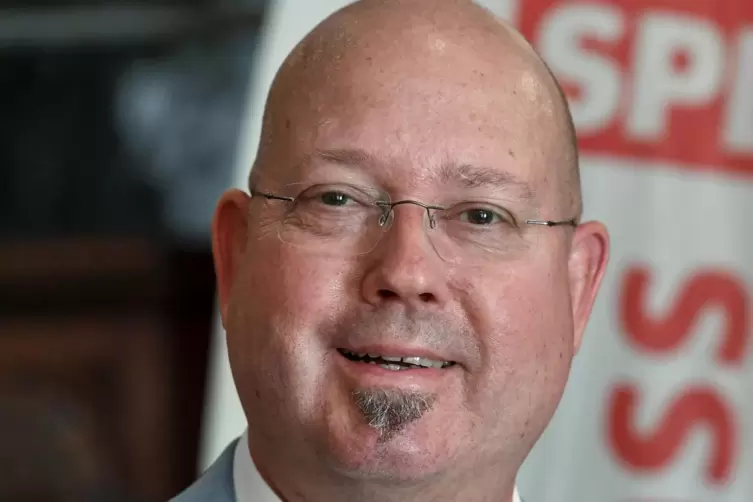 B&uuml;rgermeister Michael M&uuml;ller dringt darauf, dass sich die Ratsmitglieder Gedanken ums Geld machen. 