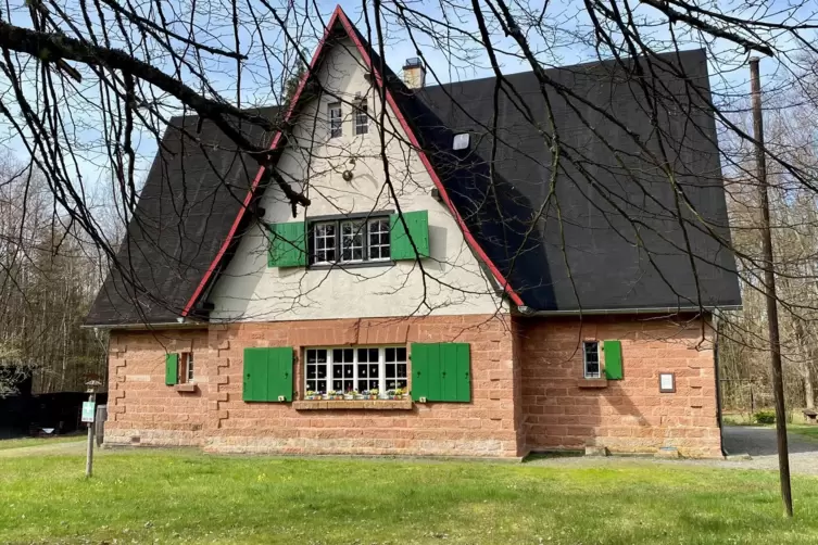 Von 1927 bis 1934 errichtet: das Nibelungenheim. Im 16. Jahrhundert stand hier ein Jagdhaus des „Jägers aus Kurpfalz“.