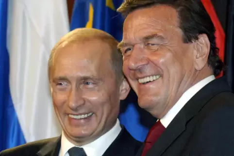 Gerhard Schröder (rechts) und Wladimir Putin – eine umstrittene Freundschaft. 