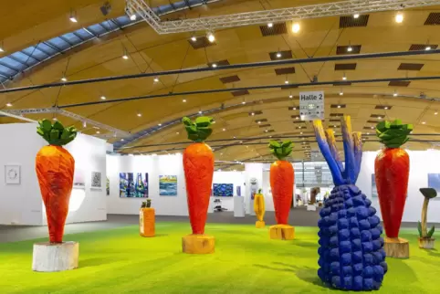 Kunst oder Mobiliar? Eindrücke von der Art Karlsruhe 2023. 