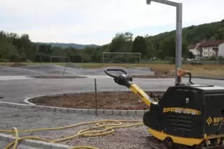 Stand der Baustelle im Juli 2022: Mittlerweile ist der Mehrgenerationenplatz in St. Julian fast fertig