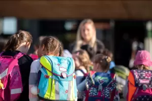 Grundschüler: Wer kein Deutsch kann, tut sich auch mit den anderen Fächern schwer. Grundschüler: Wer kein Deutsch kann, tut sich auch mit den anderen Fächern schwer.