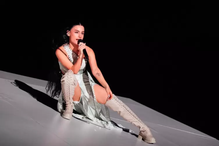 Die 22-j&auml;hrige Brunette ist f&uuml;r Armenien auf der ESC-B&uuml;hne. 