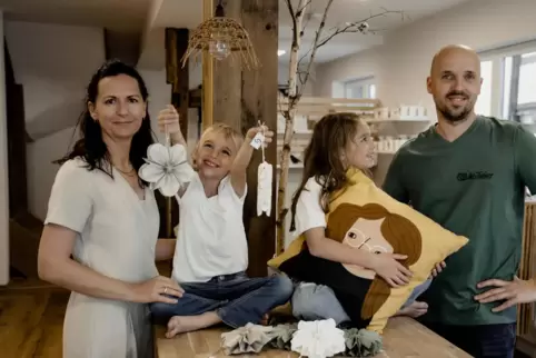 Madlen und Mathias Freier in ihrem neuen Geschäft in einem renovierten Fachwerkhaus. 