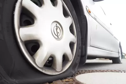 „Plattfüße“ haben einige Autobesitzer am Freitagmorgen vorgefunden. 