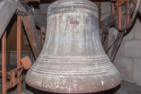 143 Zentimeter Durchmesser, 26 Zentner schwer: „Jesus“ ist die größte der drei Glocken, die seit 1923 in der katholischen Kirche