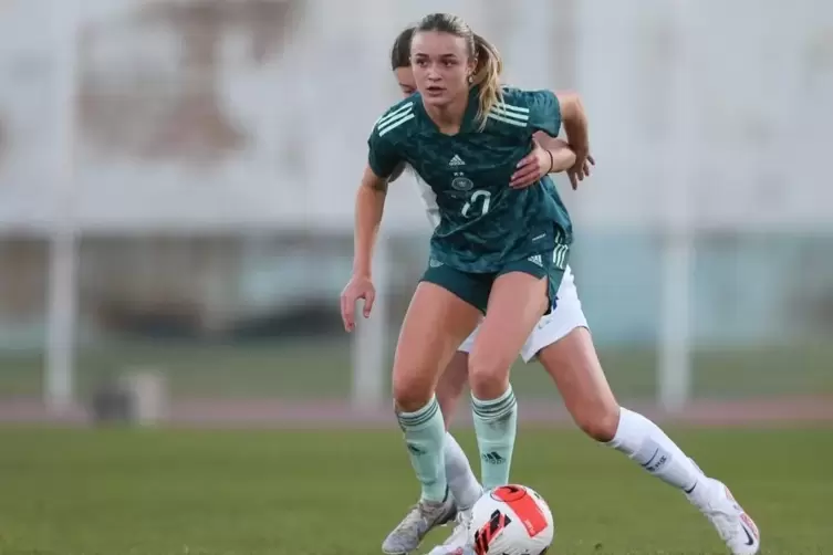 Mia Rodach im Einsatz mit der Nationalmannschaft beim UEFA-Turnier in Portugal im Februar, das als Vorbereitung f&uuml;r die U17-EM d